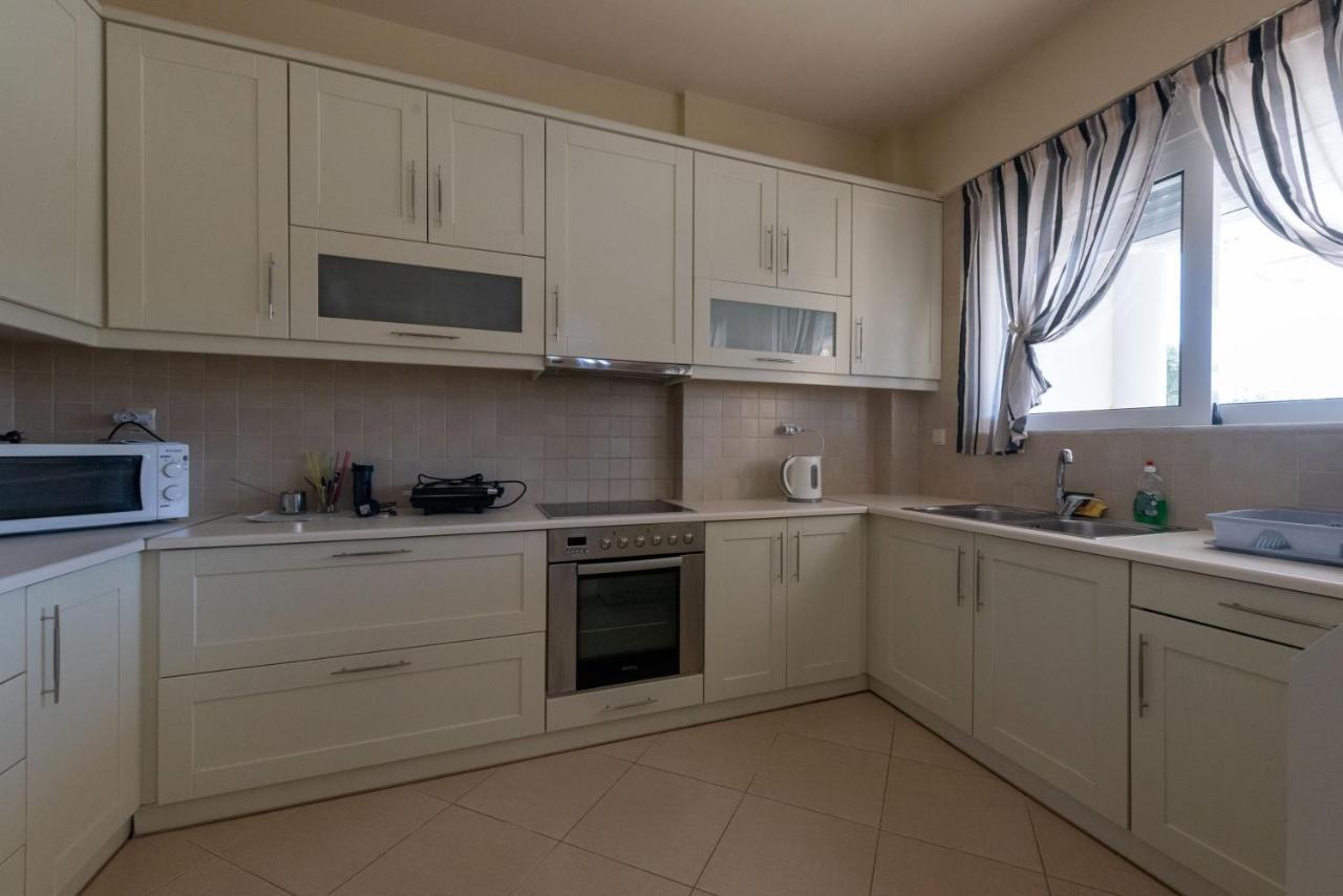 Grand Suites With Private Pools Kalamata Exterior foto