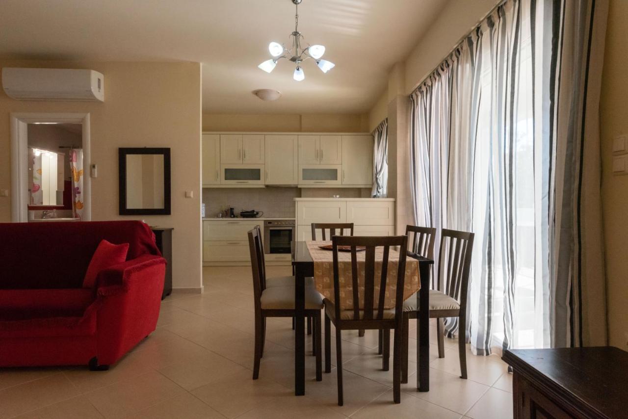 Grand Suites With Private Pools Kalamata Exterior foto