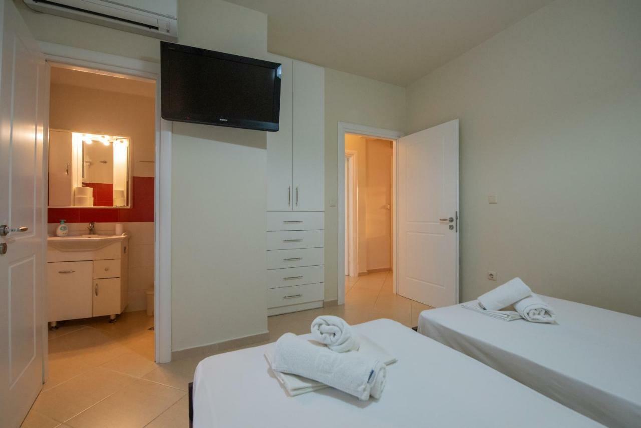 Grand Suites With Private Pools Kalamata Exterior foto