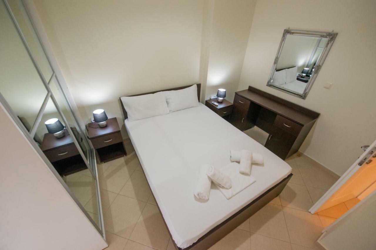 Grand Suites With Private Pools Kalamata Exterior foto